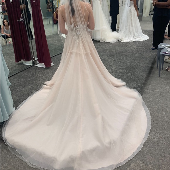 Never worn wedding gown! - Picture 4 of 4